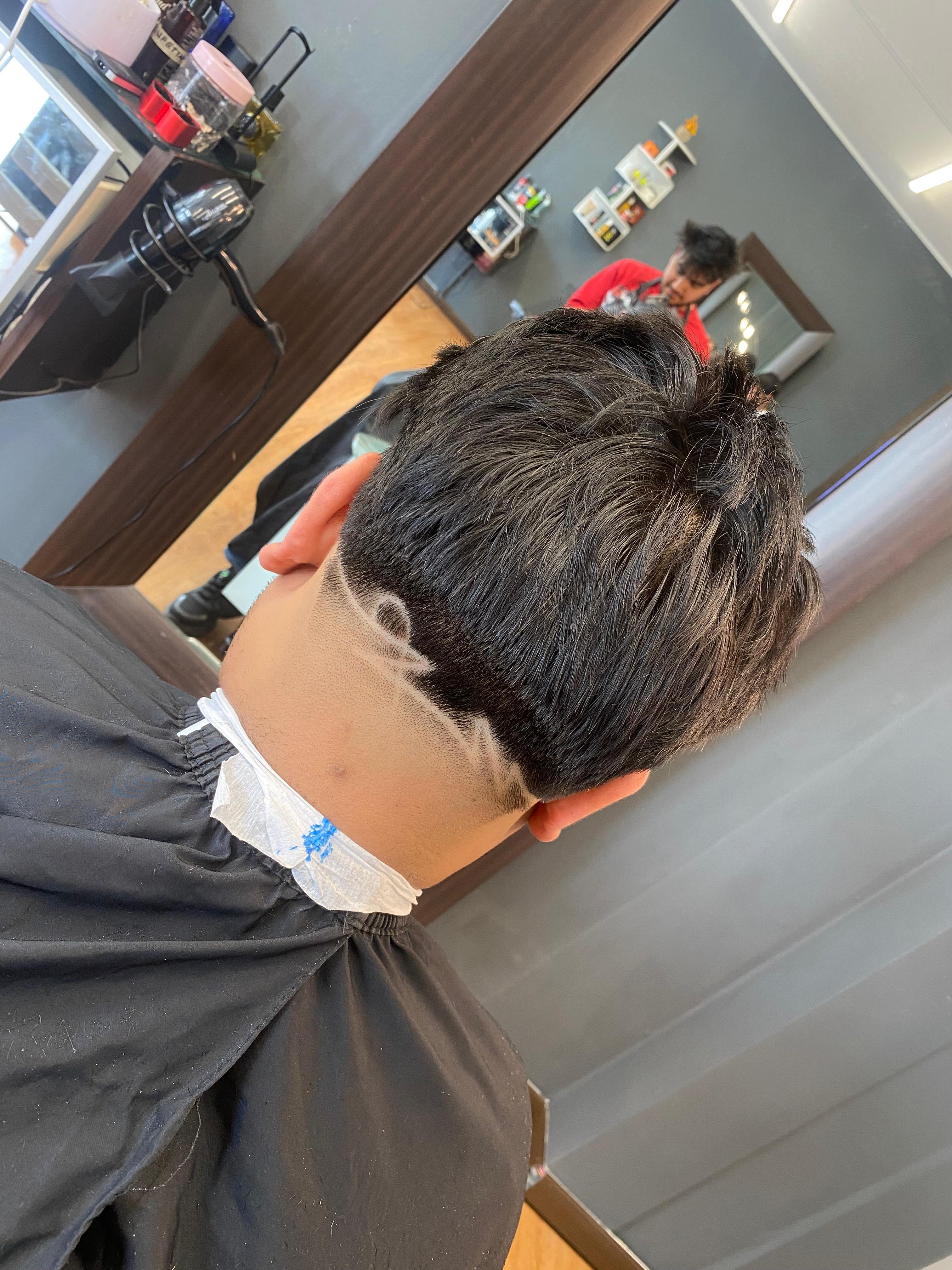 Taglio corto con design a cuore